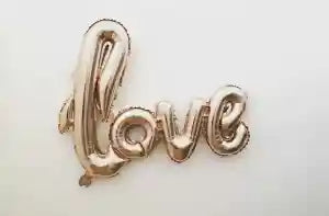 Wedding Anniversary Gifts by Year: Traditional & Modern Guide